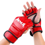 Gants de MMA rouges avec inscription MMA blanche - Vignette | SacDeFrappe.fr