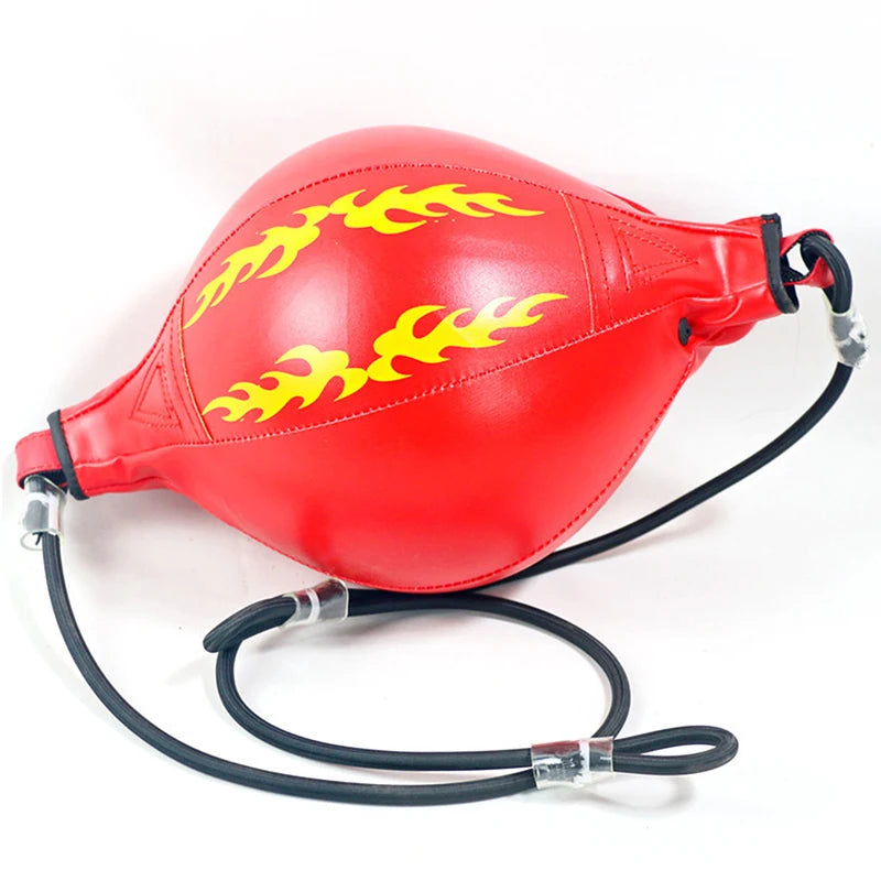 Punching ball suspendu rouge enroulé avec ses élastiques.