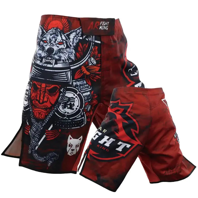 Short MMA rouge et noir avec motifs de samouraï, loup, et casque traditionnel japonais en vues avant et arrière.