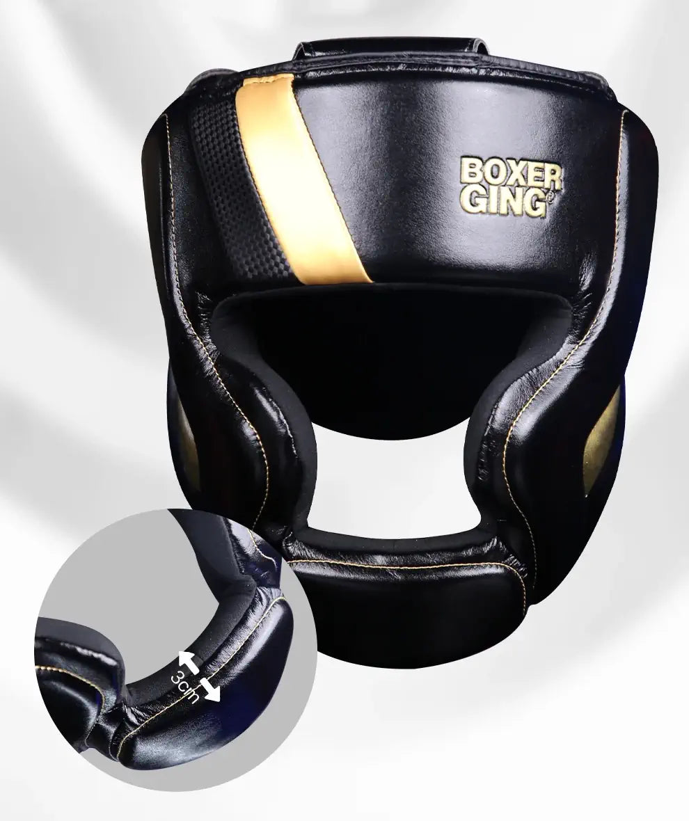 Casque de boxe BOXER GING noir avec accents dorés, vue de face.