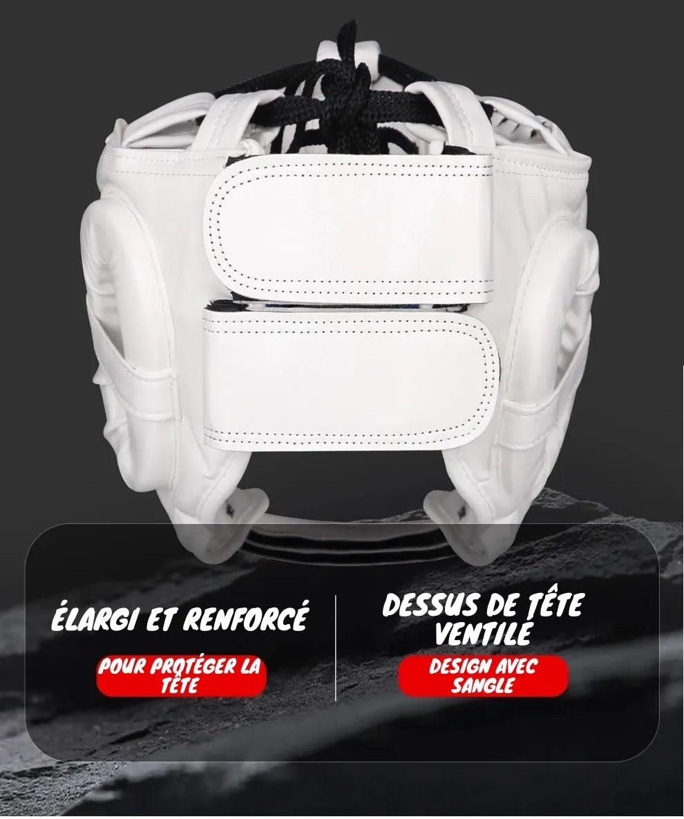 Casque de boxe GINGPAI blanc avec protection nez, vue arrière, montrant le design ajustable et ventilé.