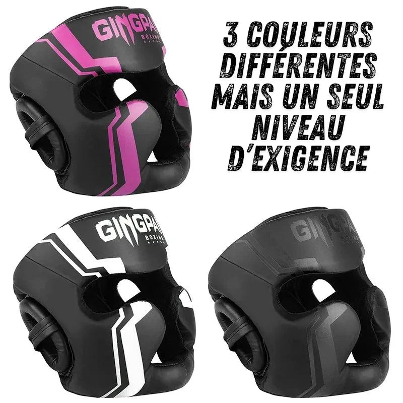 Trois couleurs disponibles pour le casque de boxe GINGPAI : noir avec bandes roses, noir avec bandes blanches, et noir intégral